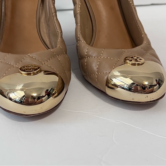 Tory Burch 7.5 Kaitlin Tan Gold Quilted Wedge Shoes - Picture 4 of 13